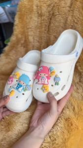 สินค้าเซ็ตตัวการ์ตูนติดรองเท้าหัวโต - รองเท้าcross ซูปเปอร์หรือเทคโนโลยี มีหลายแบบ ติดรองเท้าหัวโตรูใหญ่ 1 เซ็ตติด 2 ข้าง ส่งสินค้าสร้างงานทุกวัน