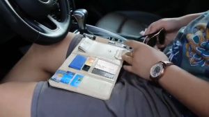 ที่วางของในรถแบบอเนกประสงค์ สำหรับเก็บที่บังแดด ปากกา บัตร ตั๋วเงิน ที่เก็บแว่นตากันแดด บัตรเครดิต สำหรับติดที่บังแดดในรถ สีดำ