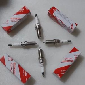 Bugi Toyota Innova chính hãng. Bu gi xịn hãng Toyota Innova - 90919 T1004