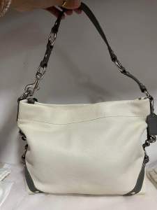 Used/preloved authentic carly pebbled leather medium hobo