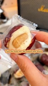 Táo Đỏ Sữa Lạc Đà Kẹp Hạt Điều Paofu (300g) Ăn Vặt Ít Béo Nhiều Vitamin