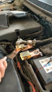 Klem Pemutus Arus Aki Mobil Saklar Matikan Aki Mibil Klip Pemutus Sirkuit Alat Pemutus Arus Aki Mobil Ori