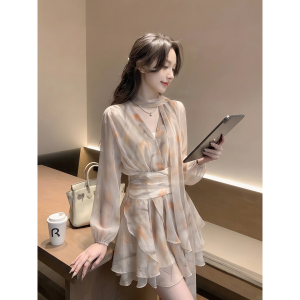 Cute Waist-hugging Dress for Petite Women