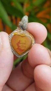 ล็อกเก็ตรูปหัวใจหลวงปู่แหวน วัดดอยแม่ปั๋ง จ.เชียงใหม่ (สภาพเก่า ไม่ทราบที่)