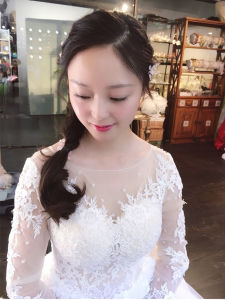 ชุดแต่งงานแขนยาวสไตล์เจ้าหญิง กระโปรงทรงเอ ลูกไม้ ชุดยาวคลุมเข่า สีเปลือก ชุดราตรี ชุดแต่งงาน ชุดราตรี