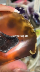 Perfectly Cut Raw Yellow Agate “Money Pouch” 💰 Sparkling clear quartz crystals inside the cavity ✨完美切割原石全黄玛瑙钱袋💰 Raw Yellow Agate 洞里小钻白水晶闪亮✨ Sparkling Clear Quartz in hole