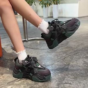Kasut Ayah Selebriti Internet Stesen Eropah untuk Wanita Sangat Popular 2024 Sneakers Kasual Platform Bertapak Tebal Musim Bunga dan Musim Luruh Baharu yang Menjadikan Kaki Nampak Lebih Kecil