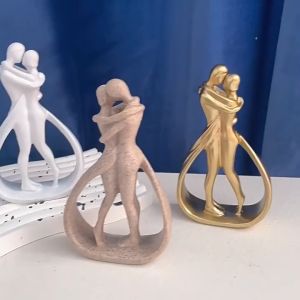 Nordic Light Luxury Style Abstract Figure Home Decoration Resin Couple Sculptures Couples Kiss Sculpture Modern Sculpture