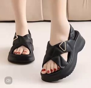 Stylish cross strap puffy sole rubber sandal shoes