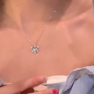 【Pharaoh🎀COD】Manis Serbaguna Cinta Kalung Wanita Musim Panas Cahaya Mewah Fashion Desain Canggih Rasa