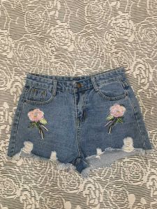 Quần Short Thêu Hoa 2 hand -Size S (Q115)