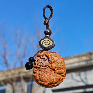 Carved Wooden Zodiac Animal Pendants Dragon Snake Horse Sheep Monkey Couple Matching Charms Keychain for Men And Women