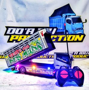Miniatur Truk Oleh Fariasi Remot Kontrol Terbaru Lampu LED dan Remote Control RC Mainan Kendaraan Remot Kontrol