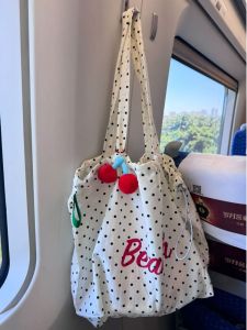 กระเป๋าผ้าใบลายจุดฤดูร้อน กระเป๋าสะพายไหล่ขนาดใหญ่สำหรับผู้หญิง กระเป๋าถือลายตัวอักษร กระเป๋าเดินทางแบบลำลอง กระเป๋าใส่ของใช้สำหรับเยาวชน