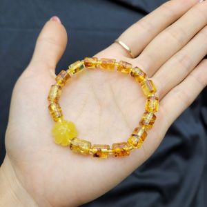 Vòng Lu Thống Hổ Phách Hoa Baltic Mix Cỏ 4 Lá Ta Tóc Vàng - Phong Thủy TUDO