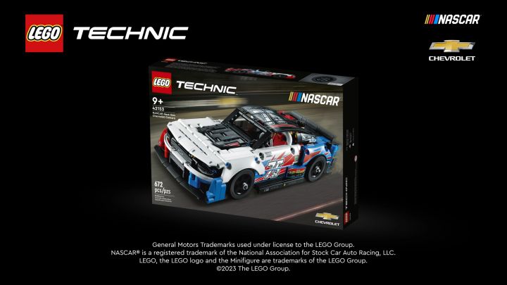 LEGO Technic 42153 NASCAR Next Gen Chevrolet Camaro ZL1 Building