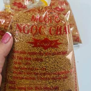 Muối tôm tây ninh ngọc châu loại 1 muối dùng cho món bánh tráng trộn và đặc biệt cho chấm hoa quả hoặc thịt luộc