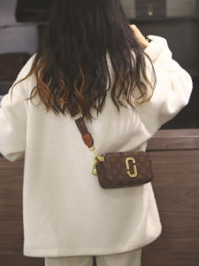 Trendy Small Square Bag for Women with Wide Shoulder Strap Luxury Sensation Crossbody Bag Autumn Winter Fashion Handbag