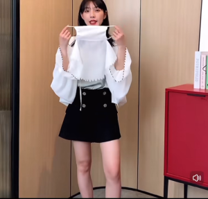 DOSO สcarf ผ้าคลุมกันแดด ลายดอกไม้สวยๆ🌸 เสื้อแขนยาว +เสื้อแขนยาวคลุมไหล่ (ป้องกันรังสียูวีUV Protection UPF50+) | ปกป้องหน้า-คอ-แขน | เนื้อผ้าบางเบาไม่ร้อนอบอ้าว Cool & Breathable | เหมาะสมการขี่+การขับรถ |💨💦ดูดซับเหงื่อ Quick-Dry