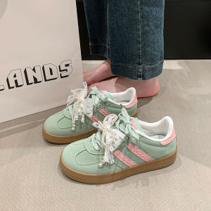 หัวเข็มขัดรองเท้าลูกไม้แฟชั่นประดับโบว์มุก  จี้ร้อยเชือกรองเท้าสำหรับตกแต่งรองเท้าผ้าใบ  ทำพวงกุญแจ DIY  กระเป๋า  สายคล้องโทรศัพท์  จี้ห้อยเชือกรองเท้า