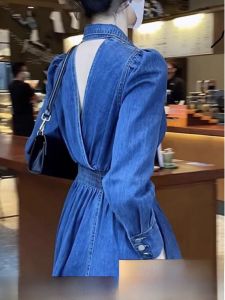 ชุดเดรสยาวแขนยาวสไตล์เกาหลีสำหรับผู้หญิง ชุดเดรสยาวปานกลางทรงเอ คอลเลกชั่นฤดูใบไม้ร่วง 2024 ทรงเข้ารูป กระโปรงเดรส