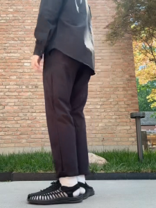 รองเท้าkeen uneek ของแท้ สีน้ำตาล Keen ผู้หญิง ชุดรองเท้าแตะสำหรับผู้ชายและผู้หญิง สไตล์แฟชั่นเหมาะสำหรับการผ่อนคลายทั้งปี รองเท้าkeen แท้100%