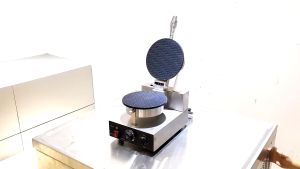 เครื่องทำโคนไอศครีม เครื่องทำวาฟเฟิล(Waffle maker)ฟรีไม้ม้วนวาฟเฟิล1ชิ้น 🚩พร้อมส่ง