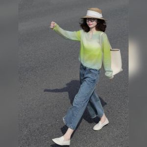 YUFUQING | เสื้อสเวตเตอร์คอวีลายเขียวช่วงต้นฤดูใบไม้ร่วง ทรงหลวม ปกป้องแสงแดด ผ้าถักนิตติ้งนุ่ม สไตล์เรียบง่าย เสื้อผ้าทำงาน