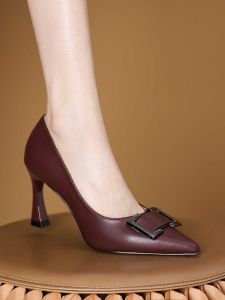 ทันสมัย รองเท้าส้นสูงปากตื้นปลายแหลม ผู้หญิง รองเท้าสบาย หนัง รองเท้า หลากหลาย ฤดูใบไม้ร่วง รองเท้าเดี่ยวสไตล์ยุโรปสไตล์ใหม่