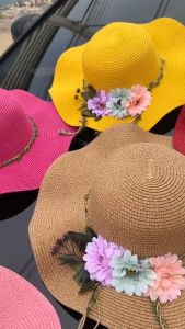 Hats Shop9 หมวกสานปีกกว้าง แต่งคาดดอกไม้ หมวกแฟชั่นหญิง สินค้าพร้อมส่ง C057 - ปีกหมวก สานที่ดอกไม้ หมวกแฟชั่น สินค้า