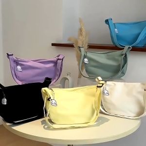 กระเป๋าสะพายข้าง สไตล์เกาหลี ผ้าไนล่อน เรียกว่า Money comes กระเป๋าสะพายข้าง สไตล์เกาหลี ผ้าไนล่อน