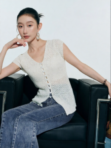 SUSHE | Cool Breathable Short Flounce V-Neck Slit Knit Top