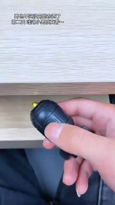 Đồ chơi phóng vỏ bom nguyên tử mini mới của điệp viên bí mật cậu bé xoay giải nén móc chìa khóa sáng tạo.