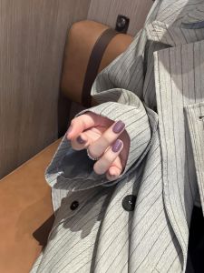 แผ่นเสริมเล็บสีม่วงธรรมชาติสำหรับทาเล็บด้วยแสง UV แผ่นเสริมเล็บธรรมชาติสำหรับใส่เล็บด้วยมือ ผลิตภัณฑ์เสริมเล็บระดับไฮเอนด์