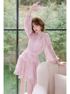 MIUCO | Đầm Chiffon Ôm Eo Tay Loe Màu Hồng Nhạt Cổ V