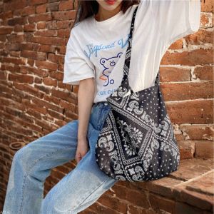 Casual Canvas Shoulder Bag Womens Crossbody Shopping Bag Fashionable Street Cool Style Hobo Bag for Teenagers Daily Use
