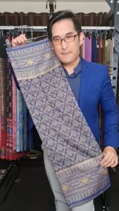 55.ผ้าฝ้าย ผ้าทอทั้งผืน ลายยกดอกเจ้าคุณพระ สีน้ำเงิน