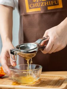 Stainless Steel Portable Lemon Squeezer Kitchen Tool Large Fruit Orange Juicer with Ring for Easy Carry Home Use Manual Juicer
