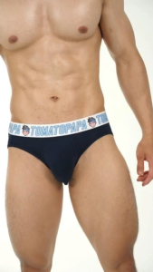 กางเกงในผู้ชายสไตล์เรโทรการ์ตูนจาก  TOMATOPAPA ทำด้วยเนื้อผ้าฝ้ายที่ระบายอากาศได้ดี เหมาะสำหรับสวมใส่ขณะออกกำลังกายและใช้ชีวิตประจำวัน