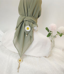 Jifang 90x90cm Plain Bubble Chiffon Square Scarf with Small Daisy Pearls Tassels Decor Muslim Hijabs Bawal WC19