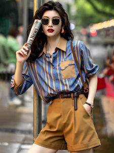 เสื้อเชิ้ตแขนยาวสีน้ำเงินคอโปโลสไตล์ย้อนยุคสำหรับผู้หญิง ฤดูร้อน 2023 ดีไซน์เก๋ไก๋ แขนฟอง สไตล์ฮ่องกง วินเทจ คอกลม