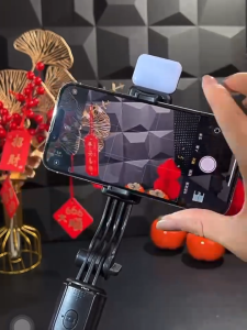 ไม้เซลฟี่มีไฟ ยาว 1.7 เมตร ขาตั้งกล้องโทรศัพท์ ยืดหดได้ มีบลูทูธไร้สาย รีโมทคอนโทรล หมุนได้360องศา