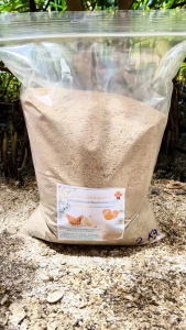 เปลือกหอยป่น เปลือกหอยทะเลบด แท้100% แคลเซียมบำรุง ไก่ไข่ เป็ดไข่ ไก่ชน สัตว์ปีกทุกชนิด ฯลฯ บรรจุ (2 กก.)