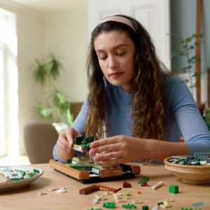 LEGO Icons 10359 Fountain Garden (1302 Pieces)