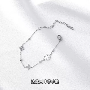 สร้อยคอรุ่น Clara วัสดุไททาเนียมสไตส์เกาหลี สีทองสร้อยปรับขนาดได้ เครื่องประดับสำหรับผู้หญิง