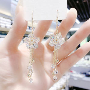 Elegant Crystal Five-Petal Flower Earrings: A Super Fairylike Women's Fashion Accessory