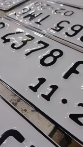 Plat Nomor Motor Standar Samsat Warna Dasar Putih/Hitam Pilihan Font Baru/Lama