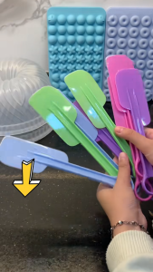 [Isi 12 PCS] 1 Lusin Spatula Plastik / Solet Plastik / Polesan Kue Ulang Tahun Cantik Plastik Bahan Tebal Food Grade