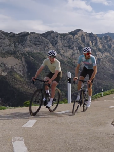 Santic Men Cycling Suits Quick Drying Breathable Short Sleeved Jerseys Bib Shorts 4D Padded Bike Sets