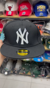 【COD】Yankees Statue of Liberty Closed cap For Men Fashion backward cap Baseball Cap High Quality